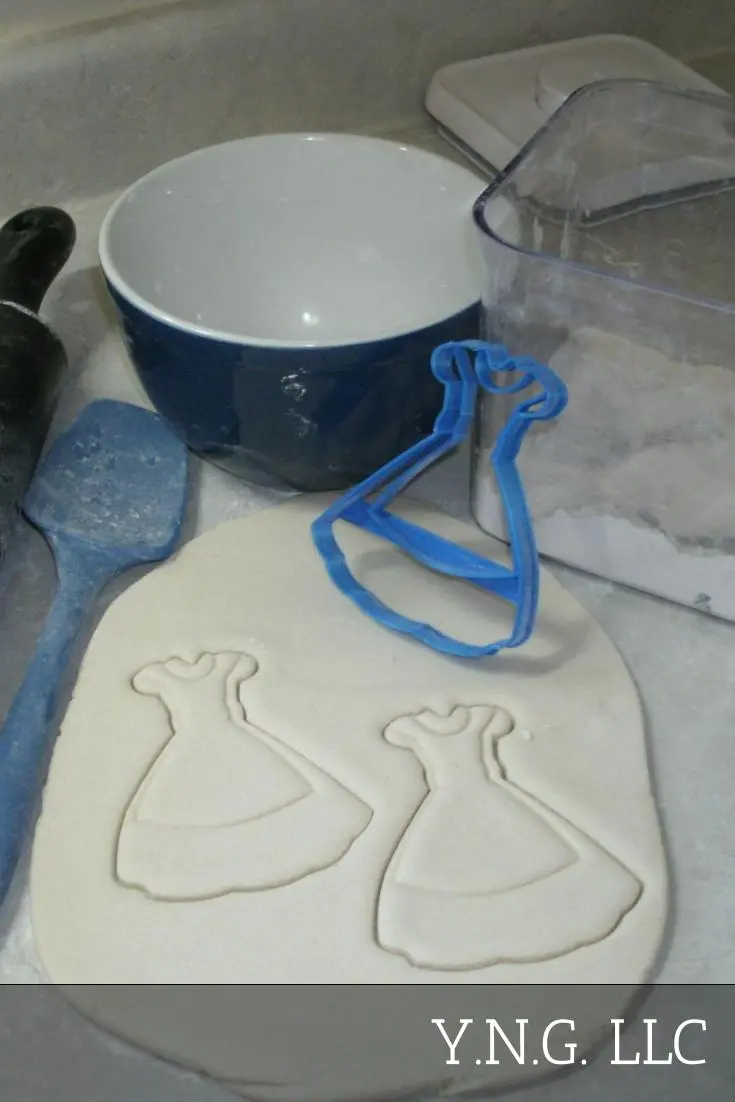 Alice In Wonderland Dress Cookie Cutter – Classic Storybook Princess Outfit Design 1