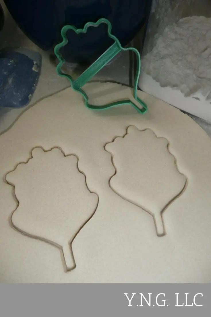 Berry-Laden Leaf Cookie Cutter – Naturalistic Plant & Shrub Baking Template, Usa-Made 1