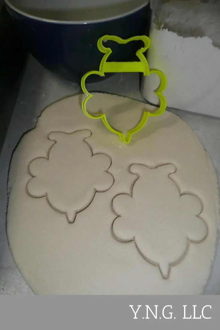 Bumblebee Cookie Cutter – Flying Bee Outline For Honey And Pollination-Themed Baking 1