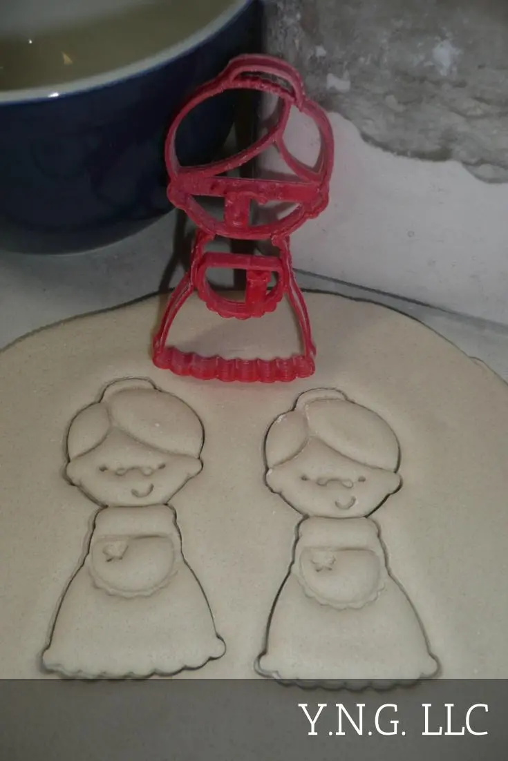 Detailed Mrs. Claus Cookie Cutter – Apron & Dress Design For Holiday Baking (Usa Pr3265) 1
