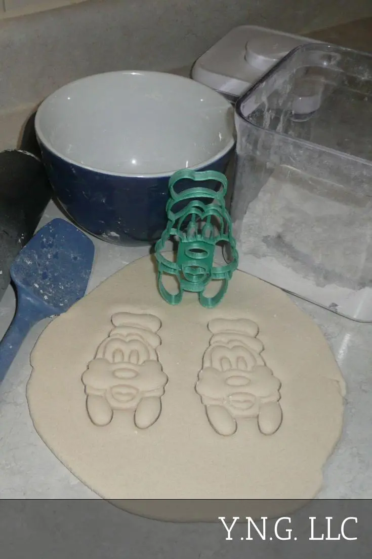 Goofy Cartoon Face Cookie Cutter – Disney Character & Fun-Filled Baking Template 1