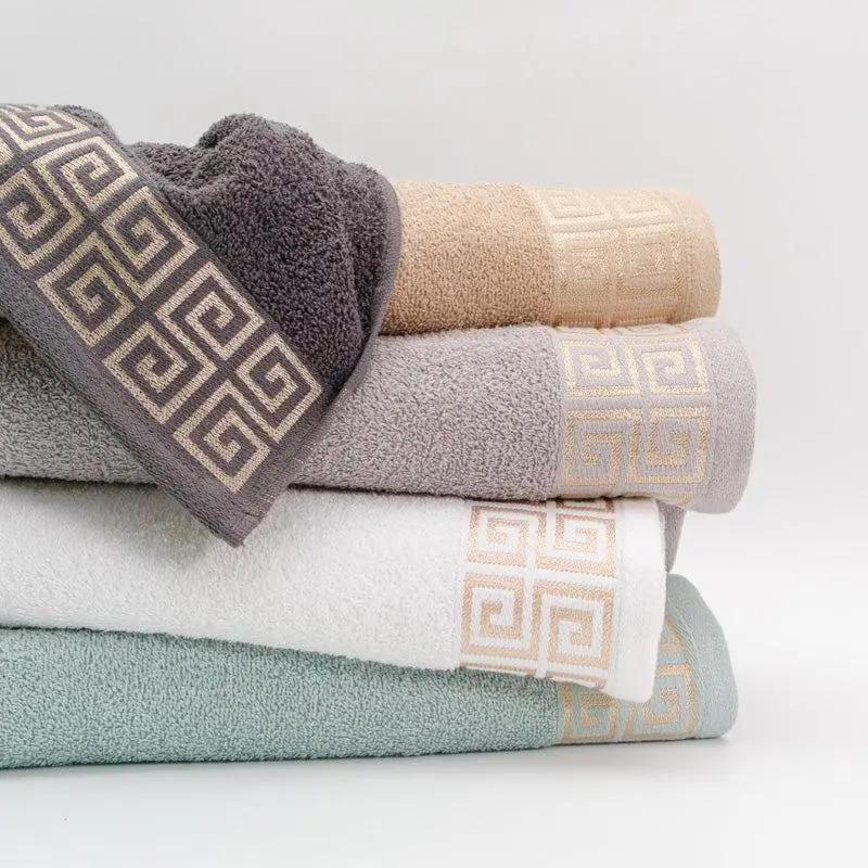 Jacquard Crest Bath Towel – Elegant Woven Design 1