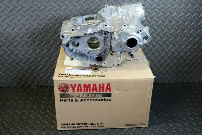 Left & Right Engine Crankcase Halves For Yamaha Yfz450 (2004–2013) 1