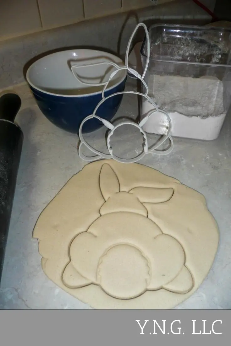 Playful Bunny Butt Cookie Cutter – 7.5-Inch Easter Pie Topper 1