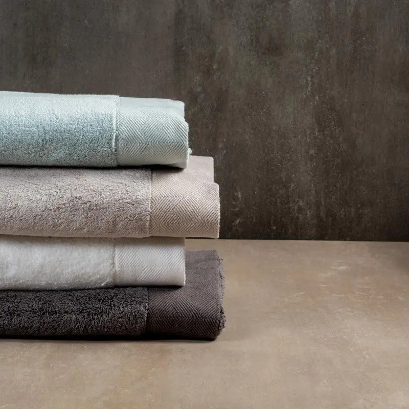 Royale Luxe Zero-Twist Waffle Bath Towel 1