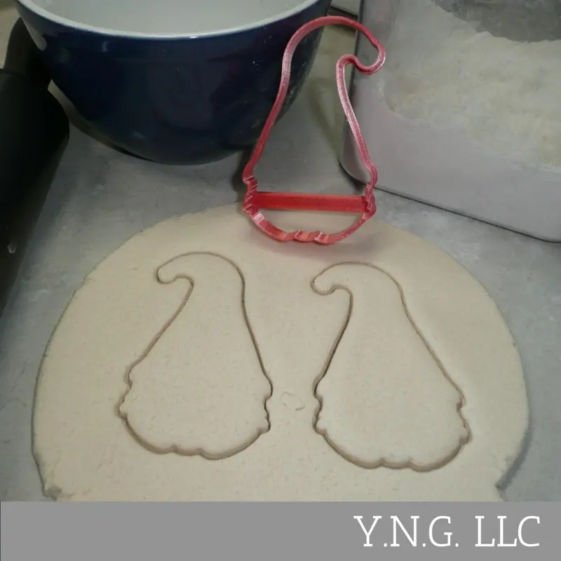 Seated Garden Gnome Cookie Cutter – Festive Baking Shape Pr5102 1