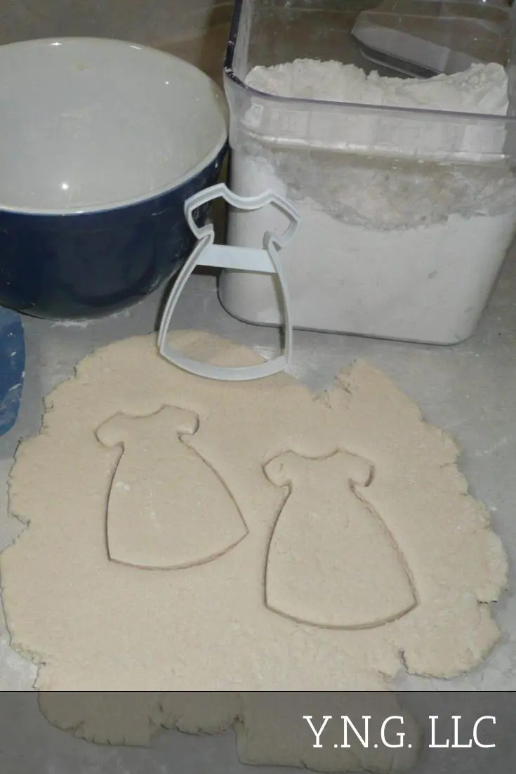 Short Sleeve Dress Cookie Cutter – Fashion-Inspired Baking Shape 1