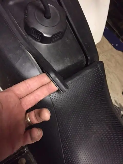Single Gas Tank Side Cover Rubber Insert (Mole Liner) For Yamaha Banshee (1987–2006) 1