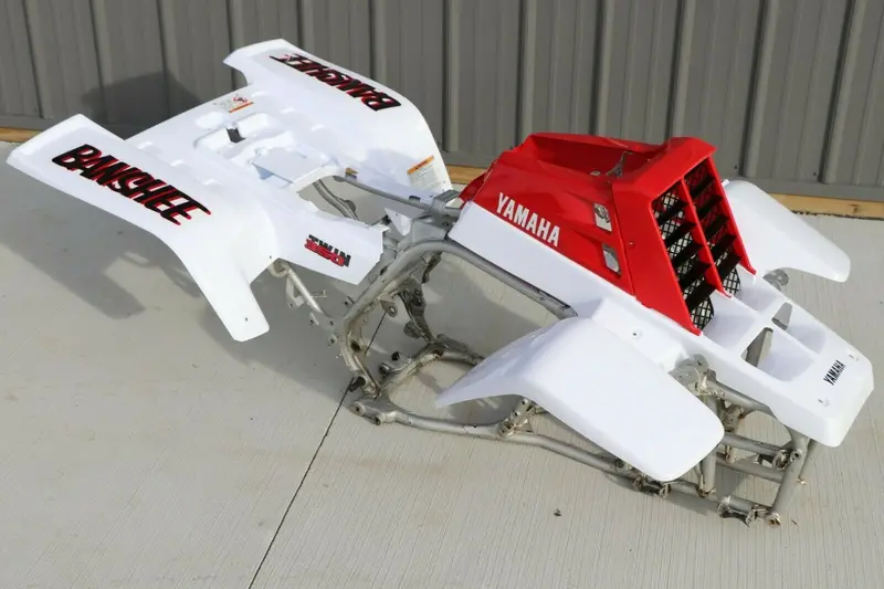 Yamaha Banshee 1987 White & Red Plastic Body Kit: Fenders, Fuel Tank, Grille, And Graphics 1