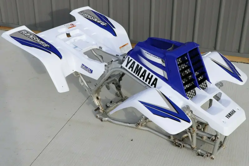 Yamaha Banshee 1998 White & Blue Plastic Body Kit: Fenders, Fuel Tank, Grille, And Graphics 1
