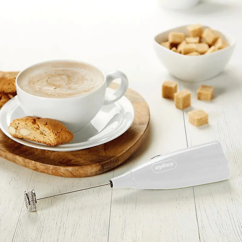 Zyliss Handheld Electric Milk Frother – Compact Foam Maker 1